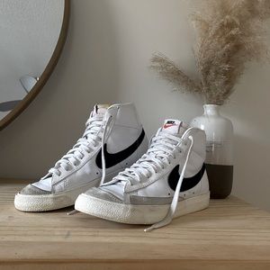 Women’s Nike Blazers mid”77